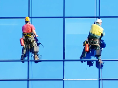 Facade Glass Cleaning