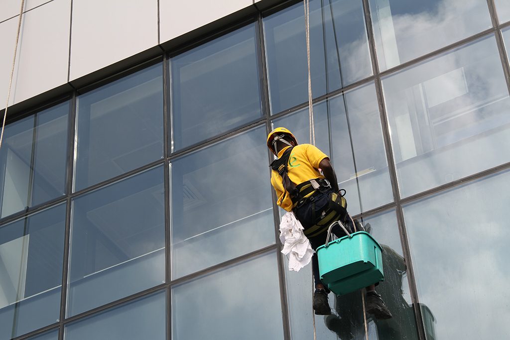 Facade Glass Cleaning